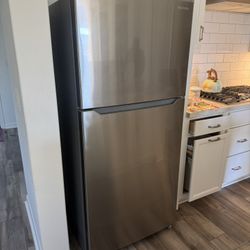 Insignia Refrigerator