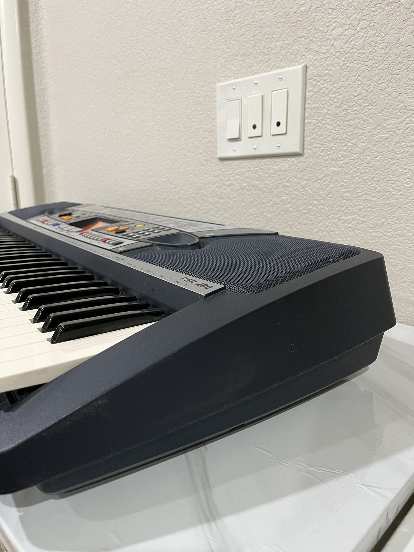 Yamaha PSR-280 Portatone 61 Key Electronic Keyboard for Sale in