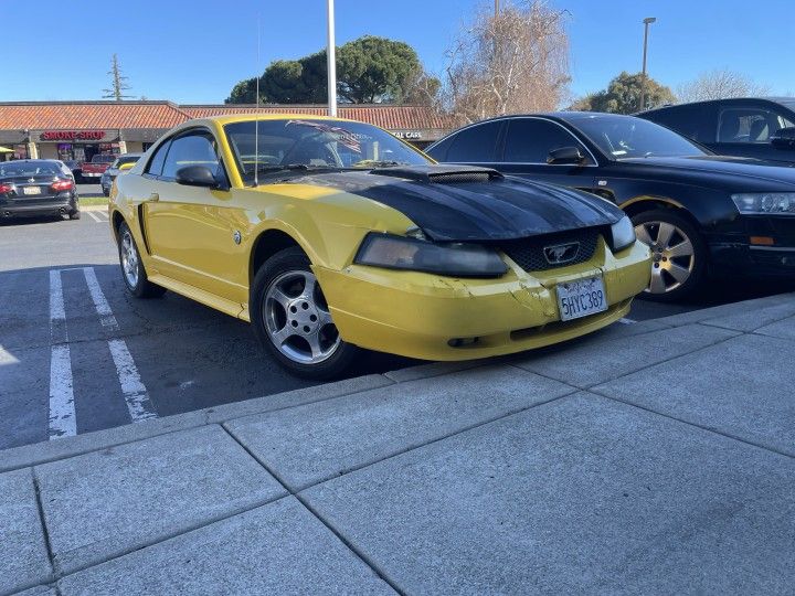 2004 Ford Mustang