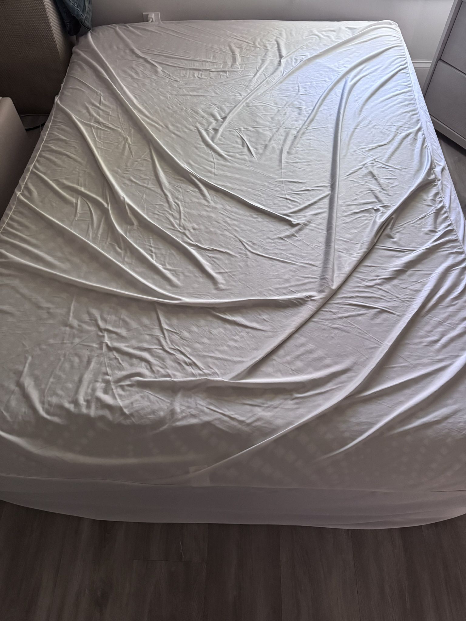 Queen Sealy Posturepedic Plus Hybrid + Box Spring