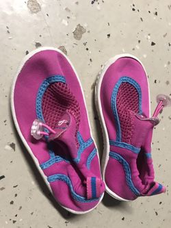 Little girls waters shoes (speedo) size M