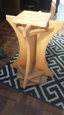 Rotating plant stand.