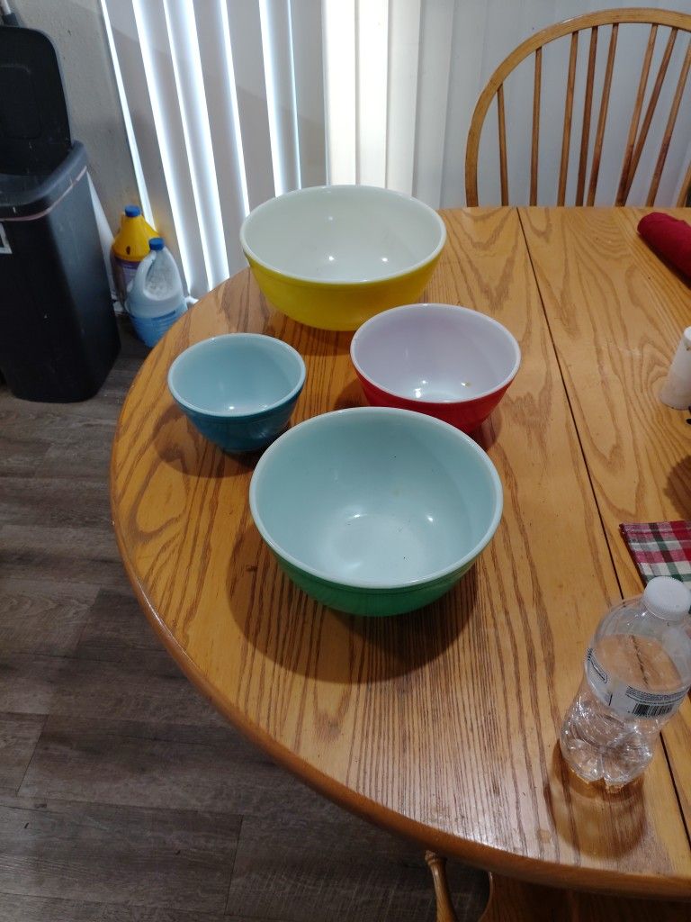 Vintage Pyrex Mixing Bowl Set Clean No Chips 401 1 1/2 Pint. 402 1 1/2 Quart 403 2 1/2 Quart 404 4 Quarts