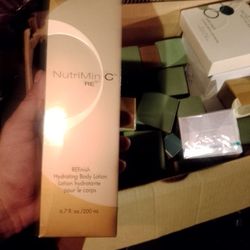 NutrMin C Re Finsh Hydrating Body Lotion