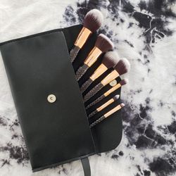 7pcs mermaid makeup brushes with punch