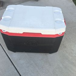 Igloo cooler more than 40qt ice chest