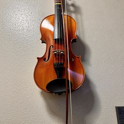 Gently Used Snow SV200 with Case And Premium Bow