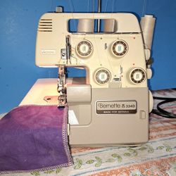 BERNETTE SEGER Machine 334D $300.00 Good  Condition. 