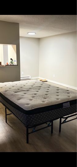 Bed/dresser/TV stand/bedframe