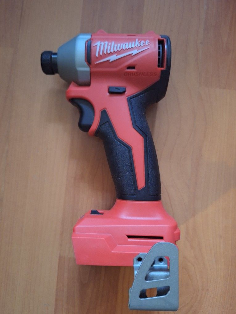 MilwaukeeM18 Speed 1/4 Impact Driver