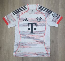 Adidas FC Bayern Munich 25/26 Authentic Away Soccer Jersey JJ2145 Men's Size Medium NWT MSRP $150
