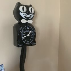 Kit Kat Clock Have Make And The Female Both Vintage Work Great