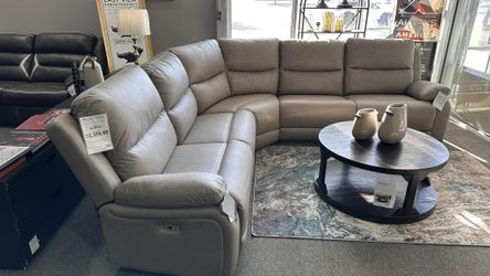 💞OM 💞  Brand New Leather Power Reclining Sectional
