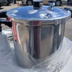 PRESTO PRESSURE COOKER 23QT - BRAND NEW NEVER USED