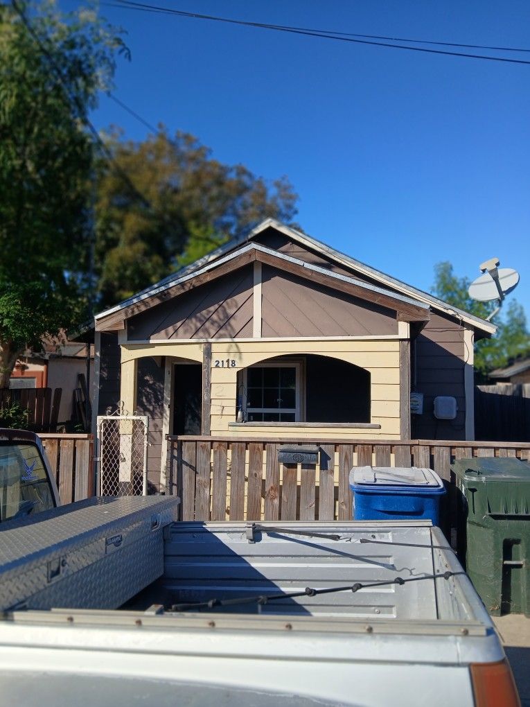 HOME FOR TRADE OFF