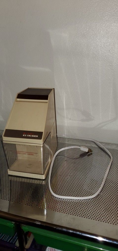 Vintage RIVAL ice Crusher. Perfect Condition