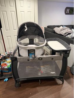 Graco Pack and Play with Bassinet and Changing Table Insert