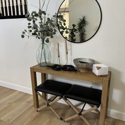 Entry Console table