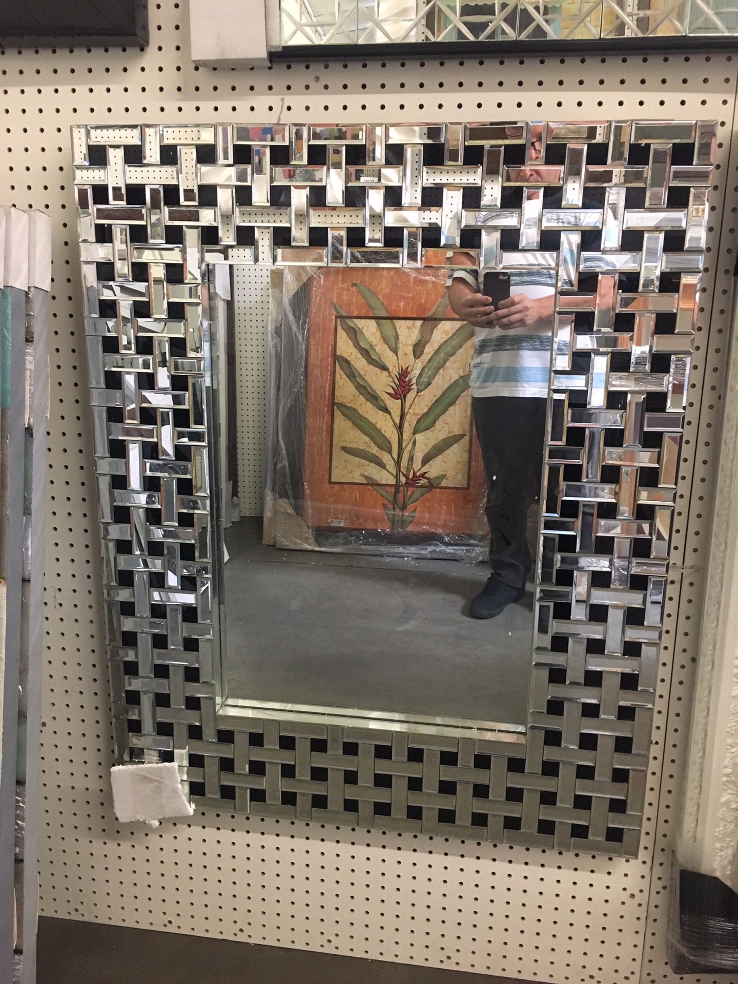 Brand New Elegant wall mirror 30 x 40