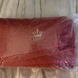 Brand new 8 towel set