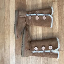 NEW Tall UGGS Bailey Button Chestnut 
