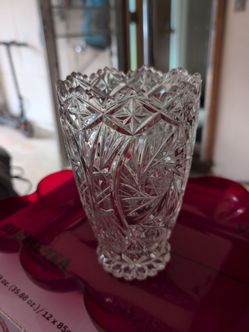 7 inch tall crystal vase