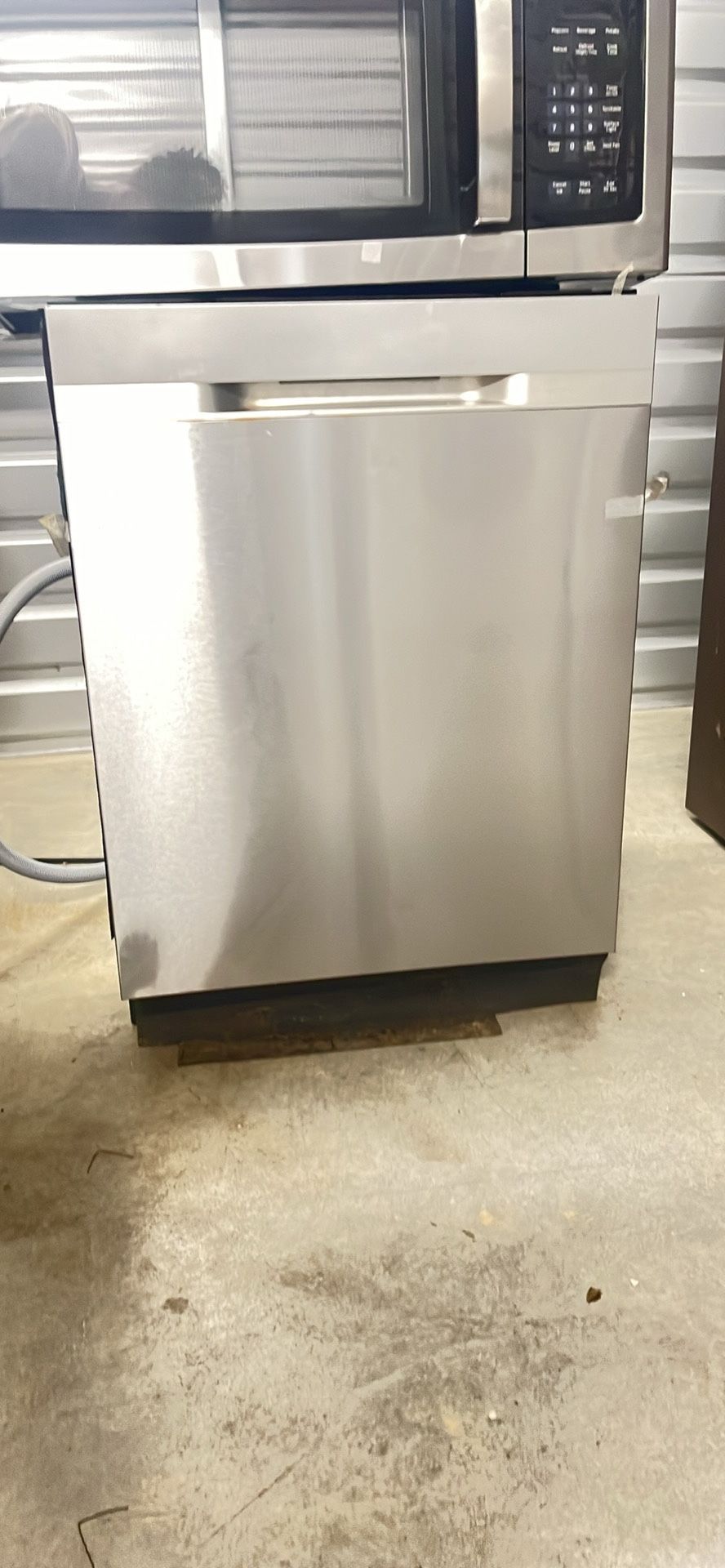 🌟 Like-New StormWash™ 48 dBA Dishwasher in Stainless Steel 🌟