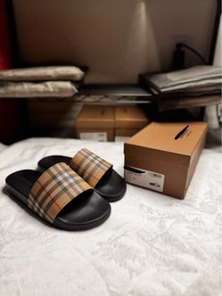 Burberry slides size 7