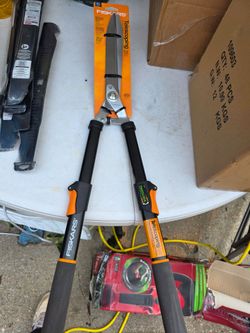 FRISKARS 26"-33" ADJUSTABLE HEDGE SHEARS