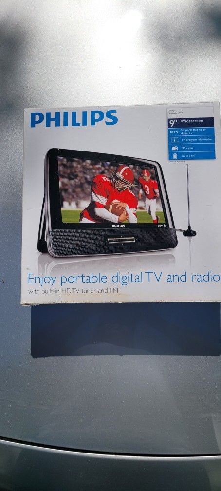 Phillips 9 Inch Portable Digital Tv And FM Radio