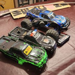 Great Condition Traxxas Maxx V2 Widemax With Two Extra Bodies Dust Cover And Battery