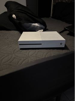 Xbox One S (comes with HDMI and power cord)