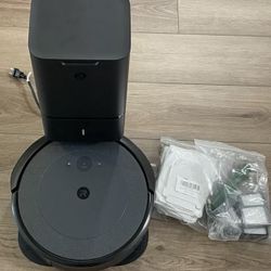 Roomba i4 Self Emptying Vacuum