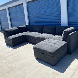 Thomasville Tisdale Fabric Modular Sectional with Storage Ottoman Líale New condition Still has some tags on it, looks and feels great Minor scratches