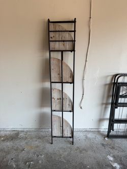 Foldable corner shelf