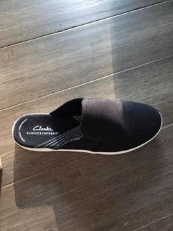 Ultra Comfy Clarks Cloudsteppers Mule in Black