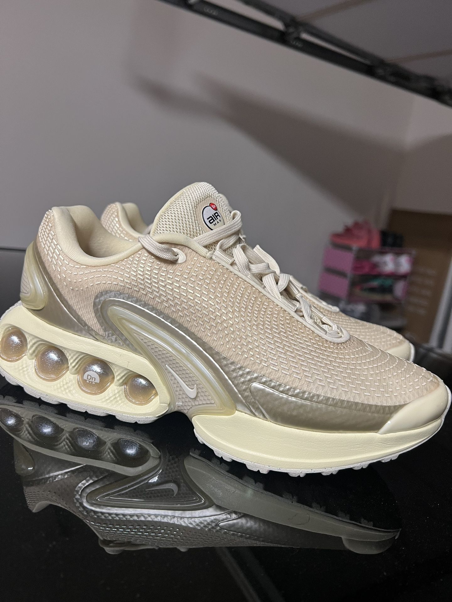 New Nike Air Max DN Light Khaki Fossil Team Gold Women's Size 7.5 HV4861-200