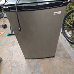Magic Chef Refrigerator Mini