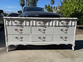Painted white wooden  9 Draw dresser