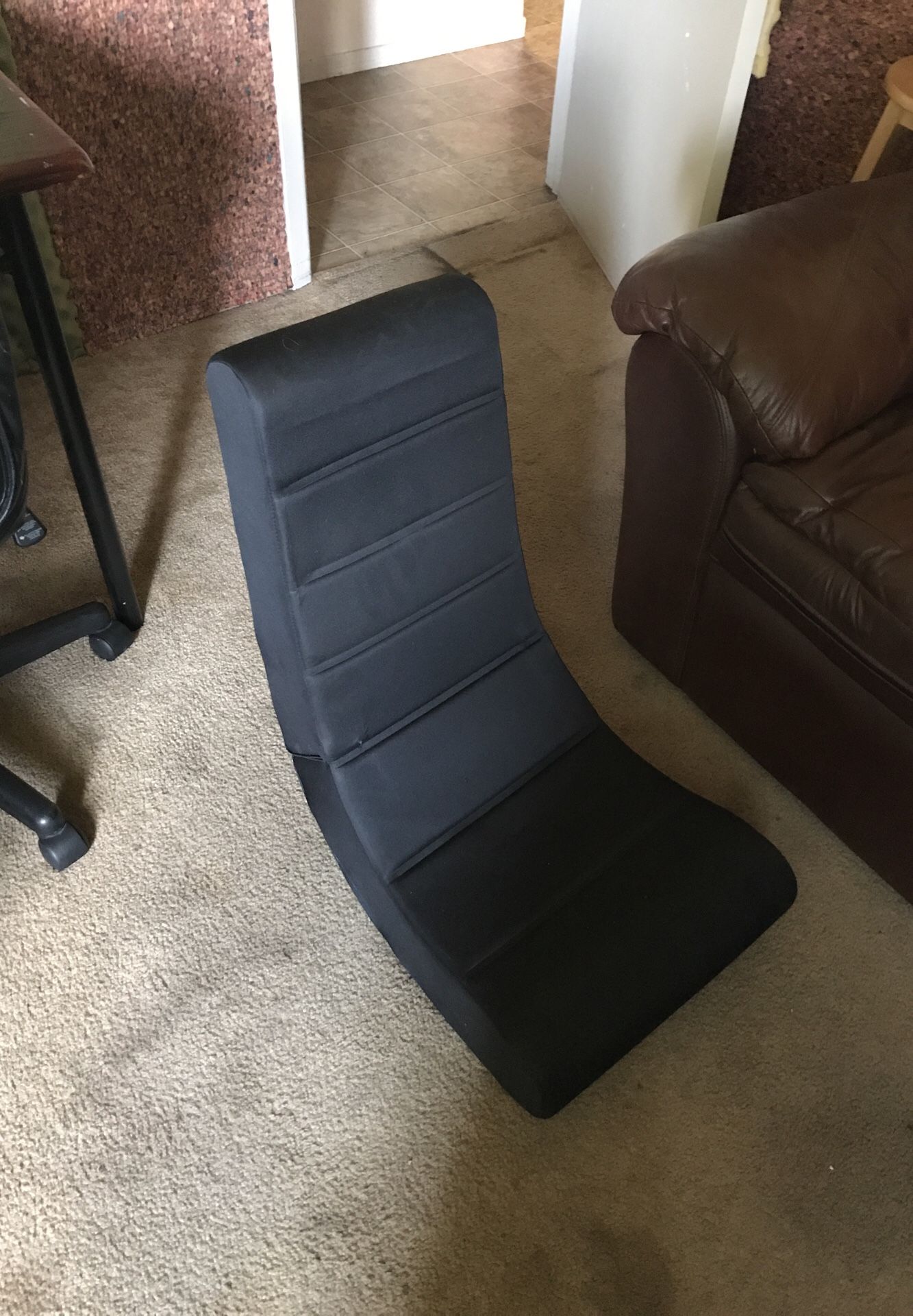 Foldable gaming chair