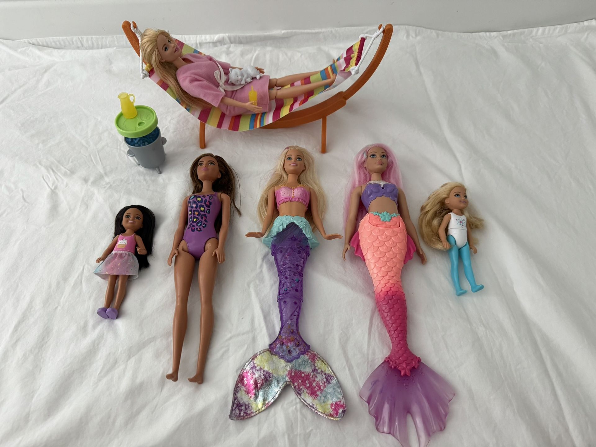 Lot Barbie Doll & Hammock 