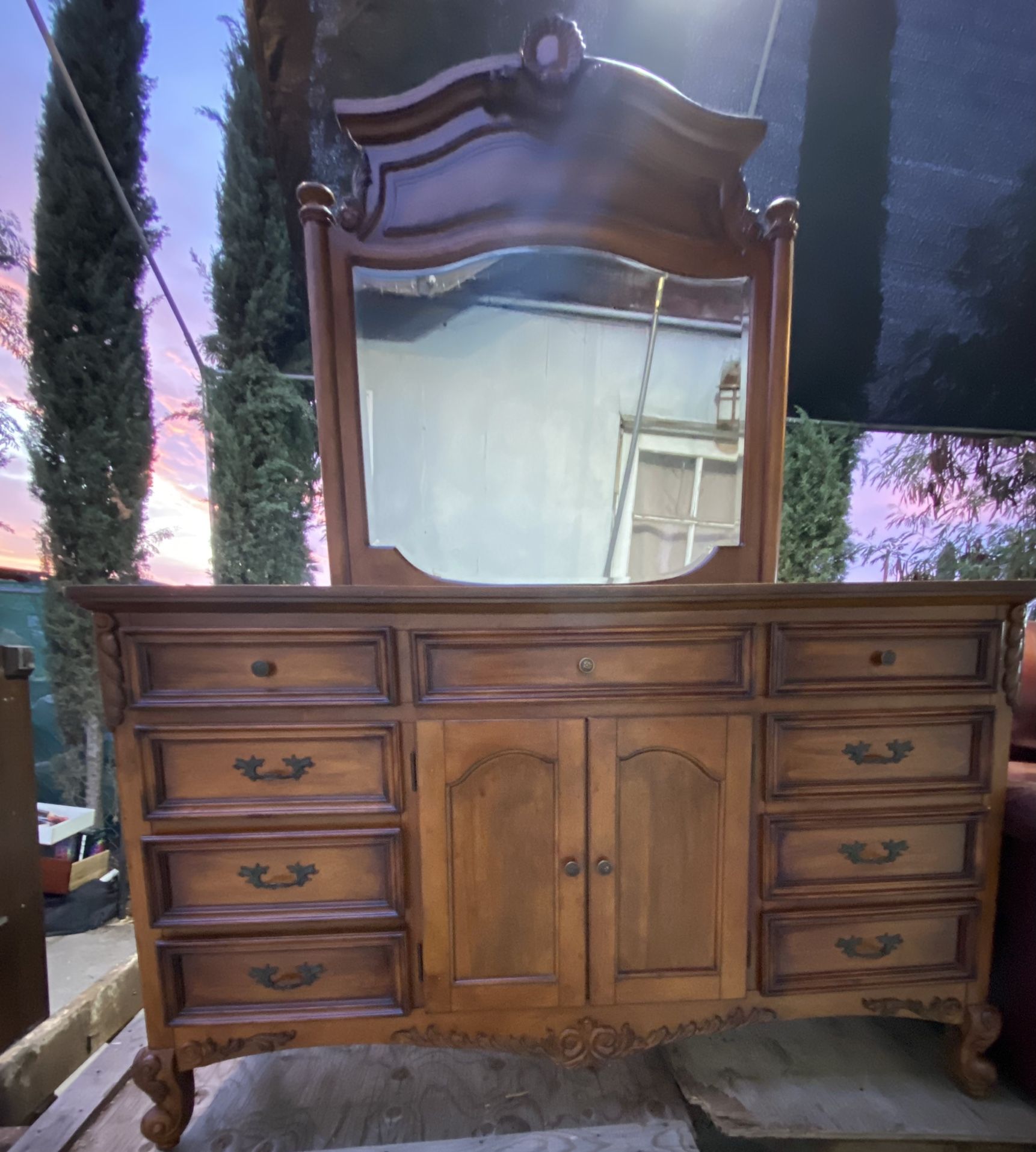Dresser With Mirror 