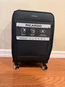 New! Richard Beverly Hills Expandable Carry On