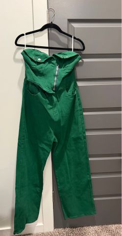Green jumpsuit with pockets and zipper