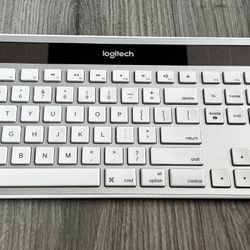 Logitech K750 Keyboard 