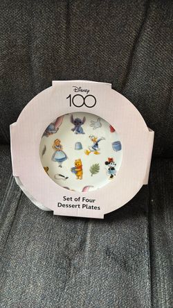 DISNEY set of 4 dessert 🍮 plates