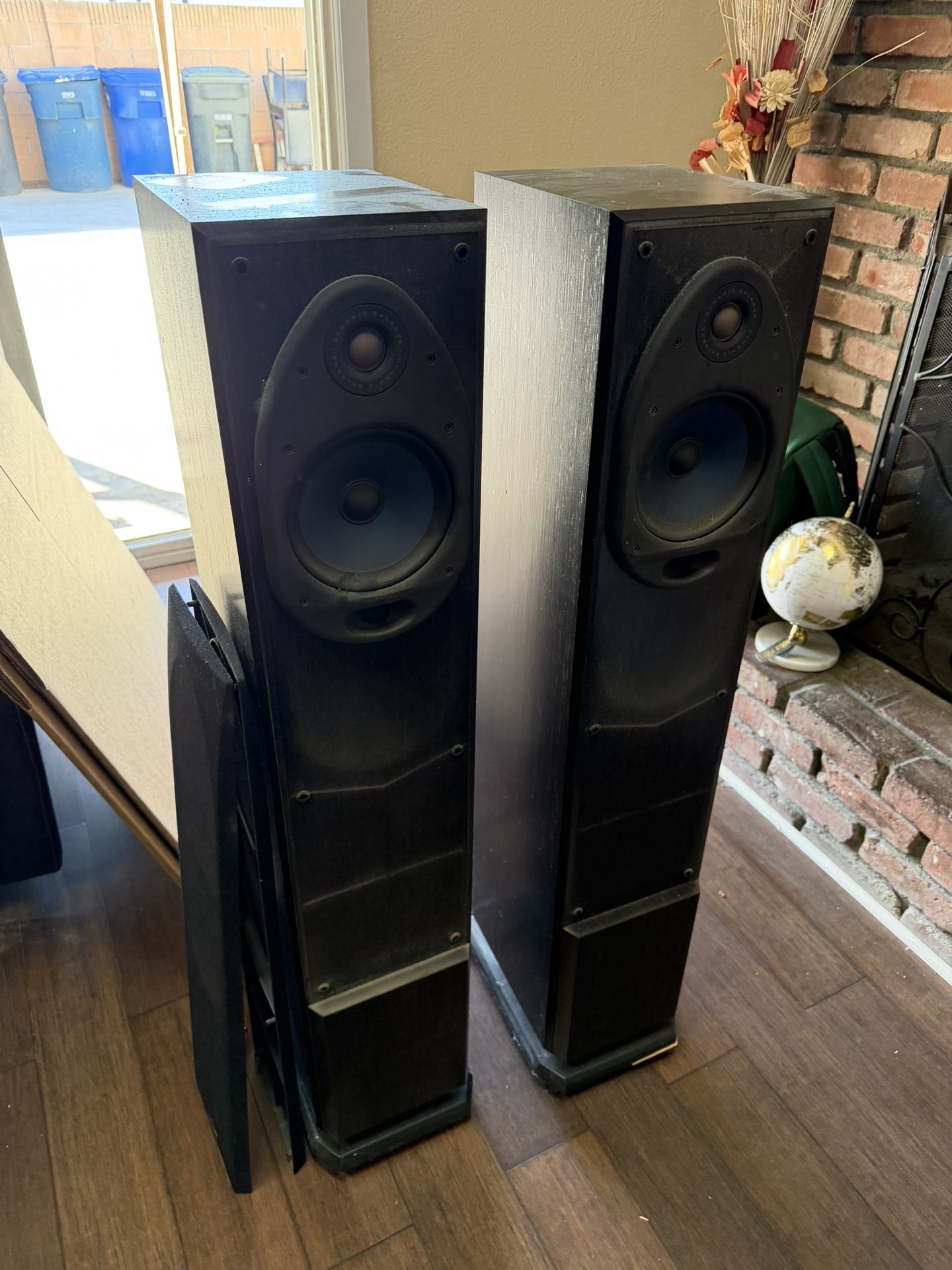 Polk Audio Surround Speakers (2)
