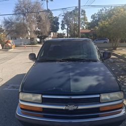 1998 Chevy S10 pickup truck