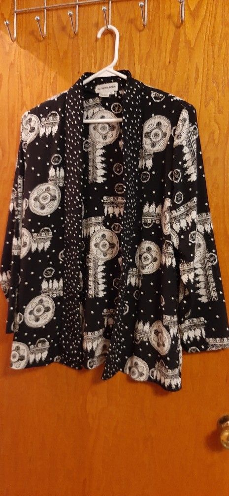 Alfred Dunner Black & White Pattern Jacket
Size 10