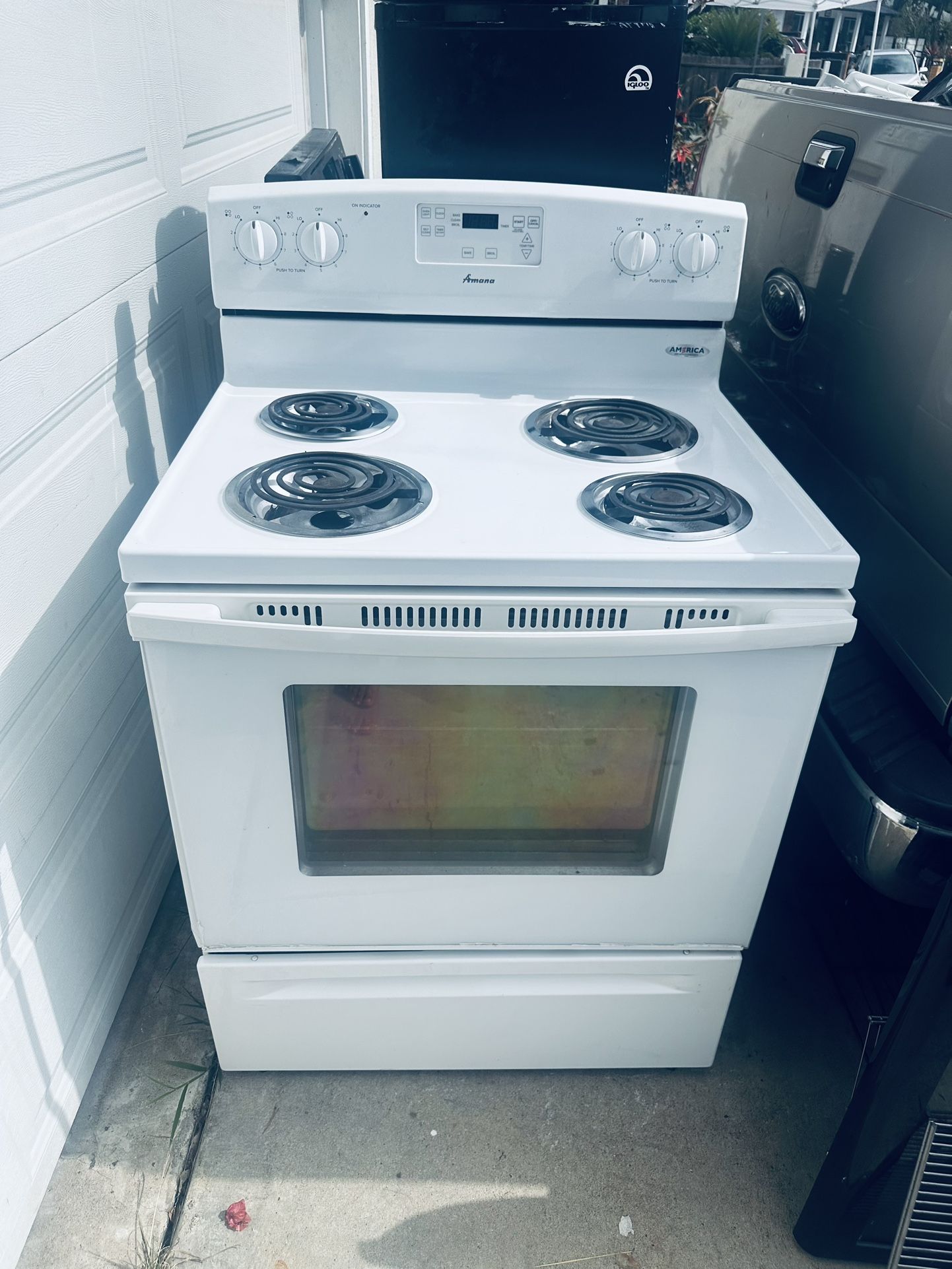 Stove Electric Stove Oven! Newer Amana! Works Perfectly! Ready For Pick Up Or Delivery! Replacement Warranty!